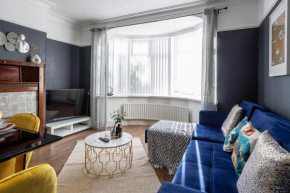 Sleek 4 bed in Newcastle- sleeps 9 - Parking